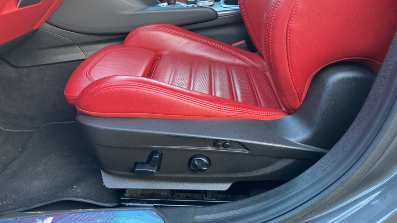 Alfa Romeo Giulia 2.0 TB 280 Veloce [Performance brake] 4dr Auto Petrol Saloon